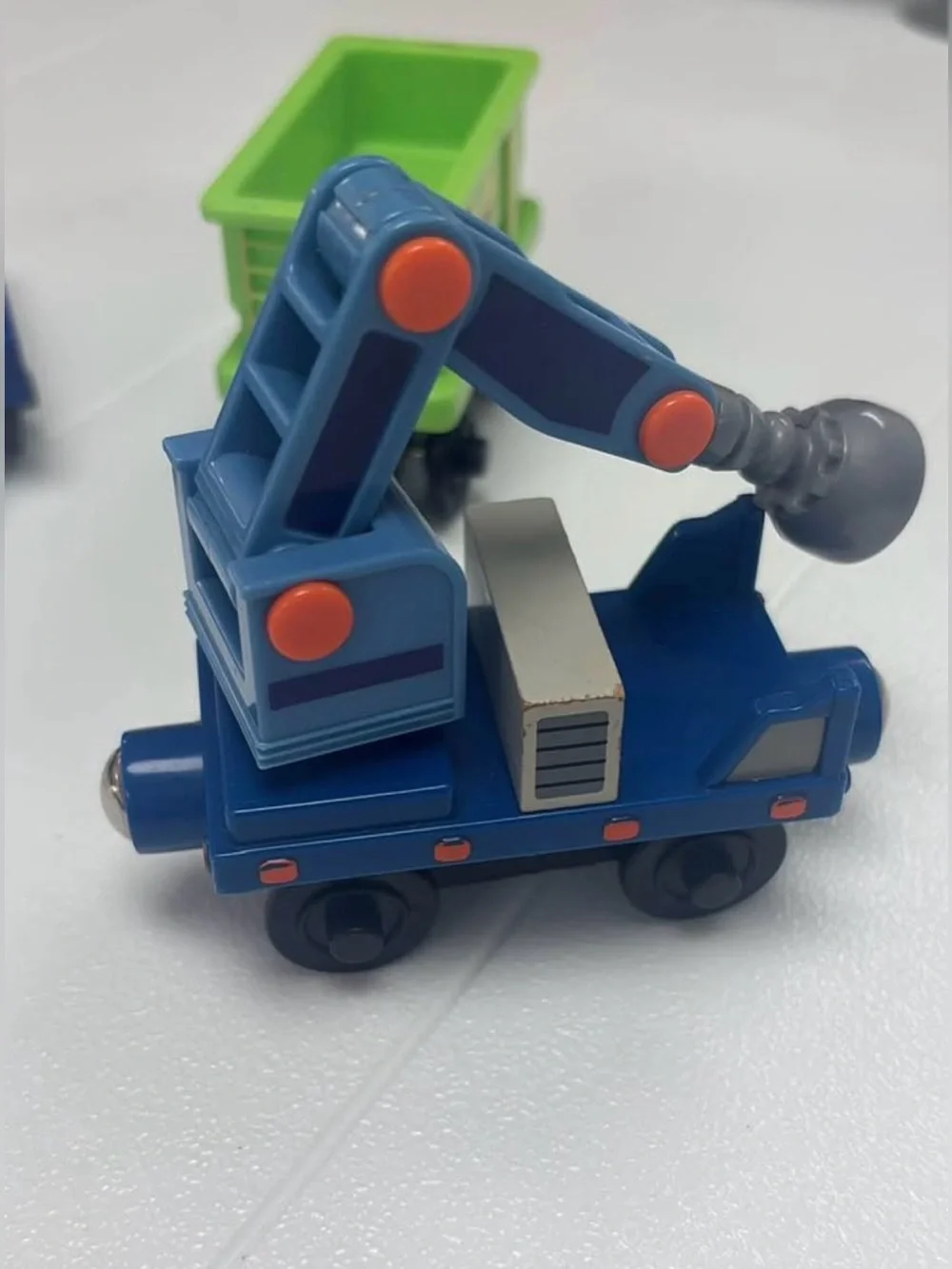 5 piece wooden Chuggington train set with magnetic linkage